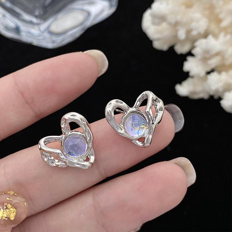 Grudge Heart Earrings - Image 5