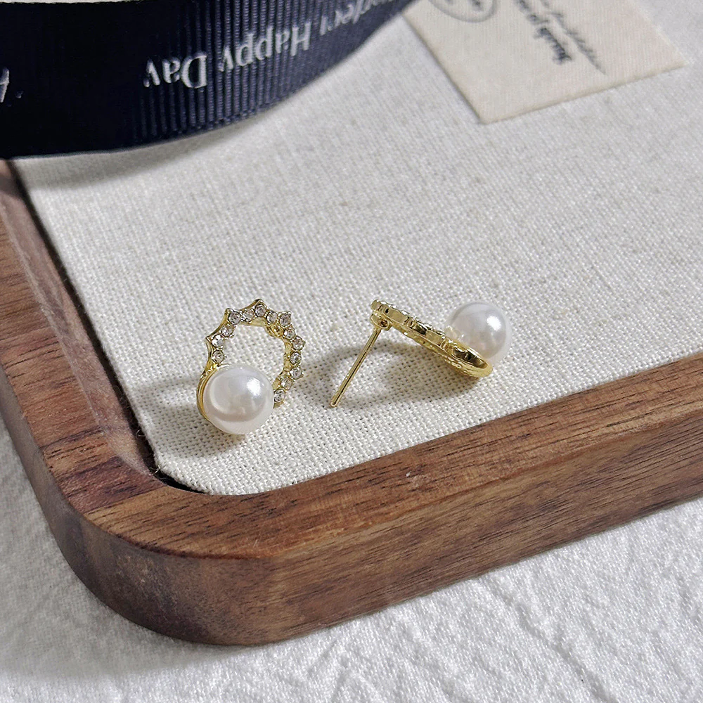 KOREAN CLASSY PEARLY STUD EARRINGS - Image 4