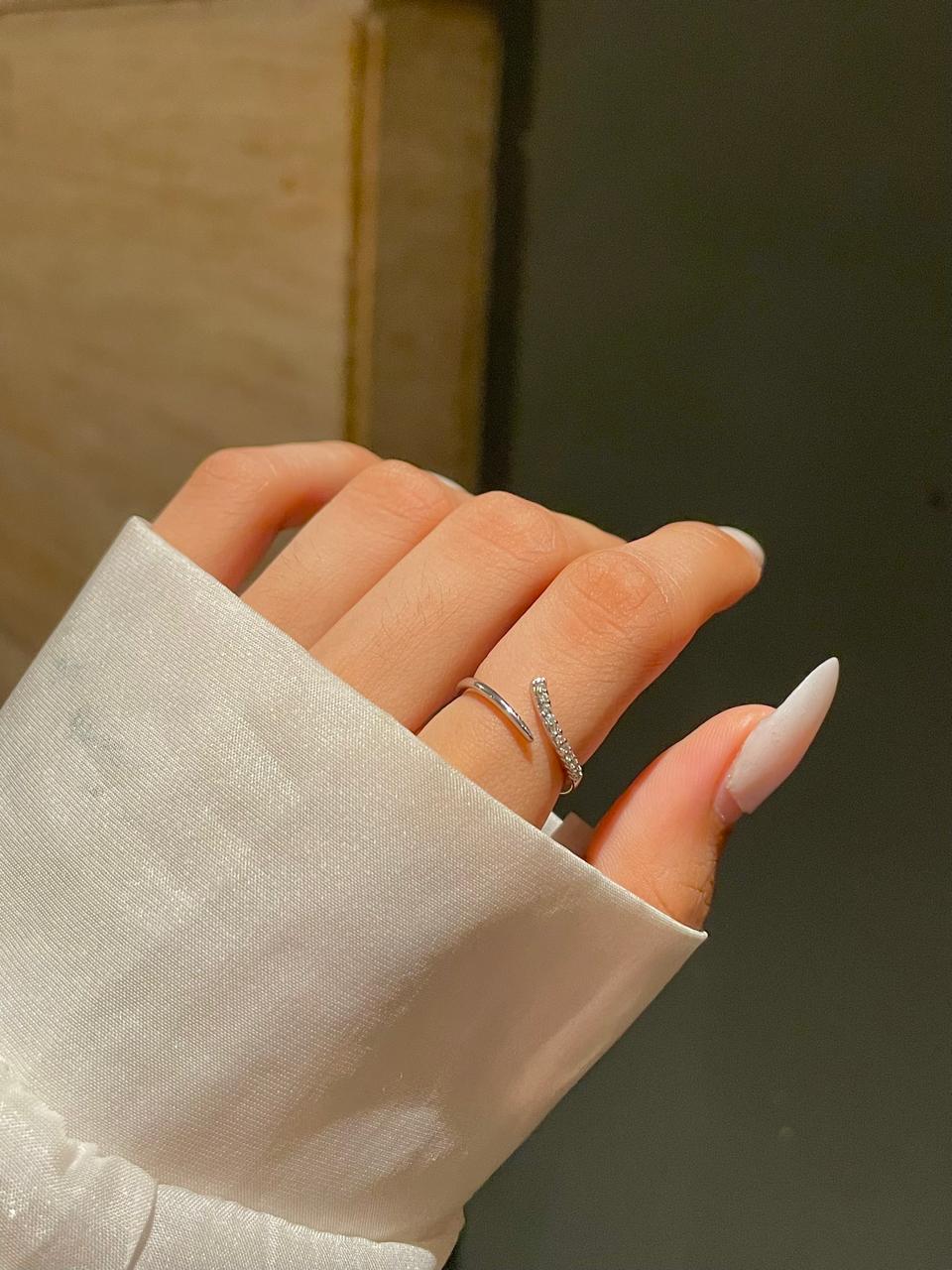 Lily Minimal Ring- pink - Image 4