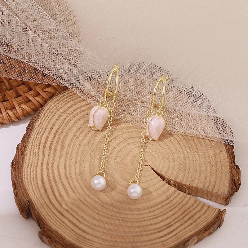 Tulip Chain Drop Earrings - Image 6